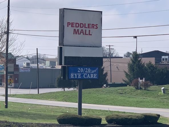Blackiston Mill Rd Shopping Center: 1418 & 1420 Blackiston Mill Rd, Clarksville, IN 47129